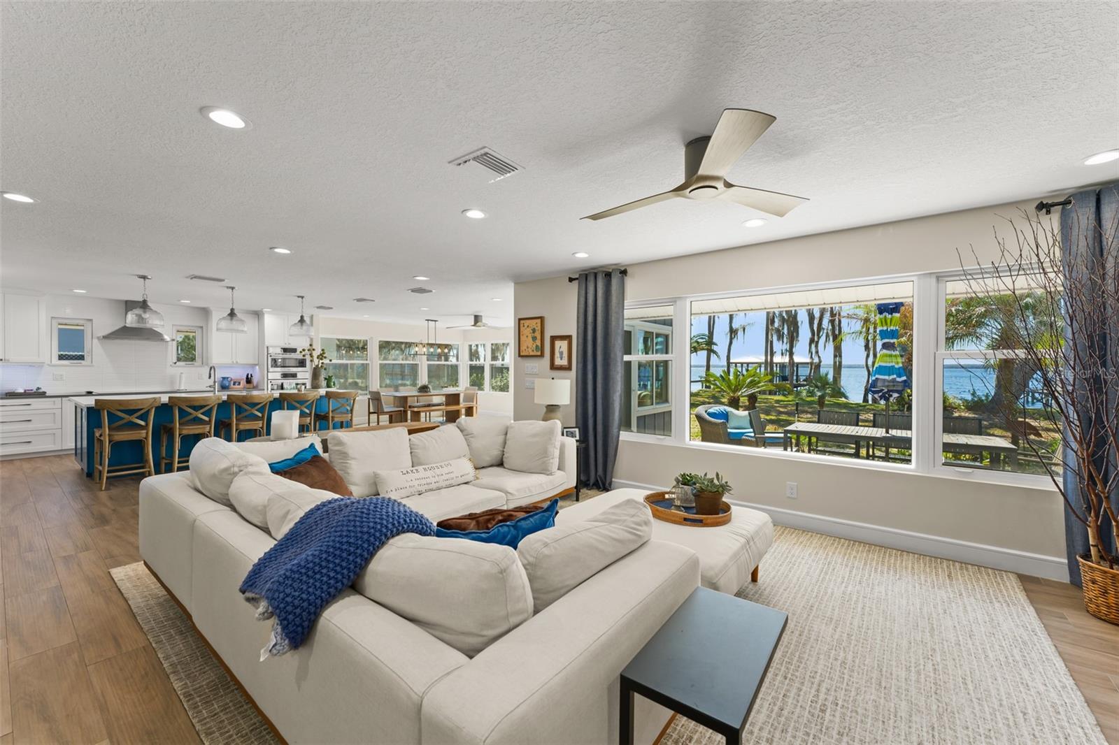 Image 24 of 42 For 10435 Lake Louisa Road