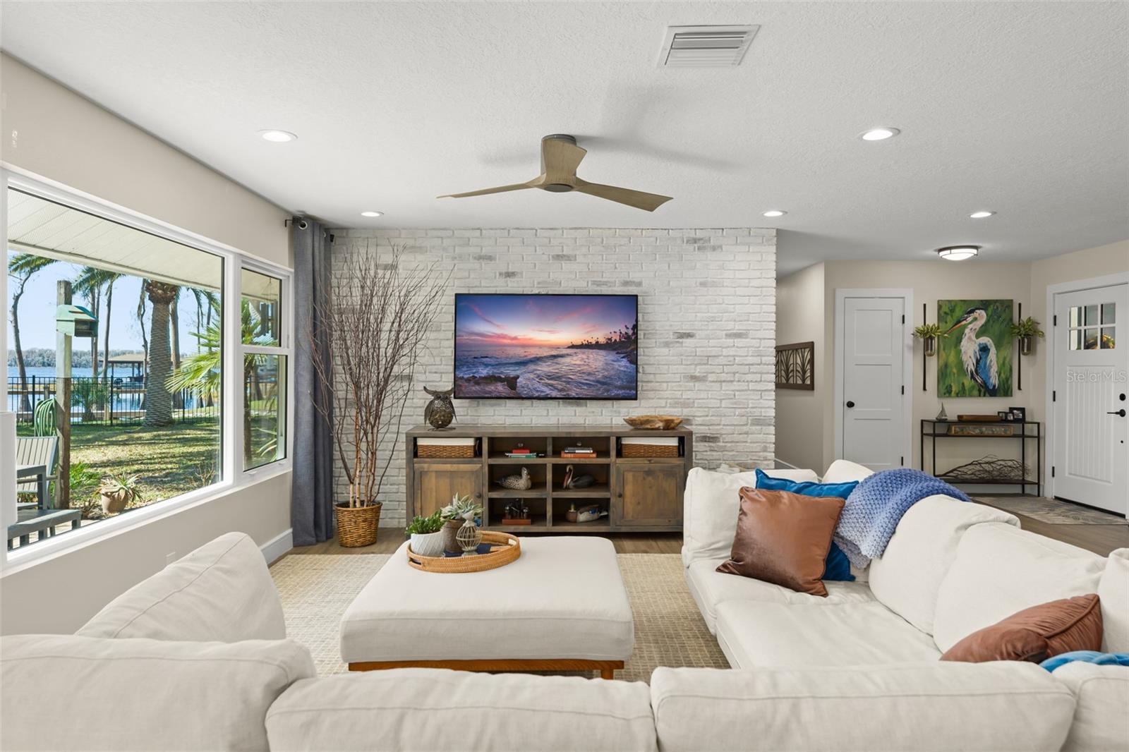 Image 25 of 42 For 10435 Lake Louisa Road