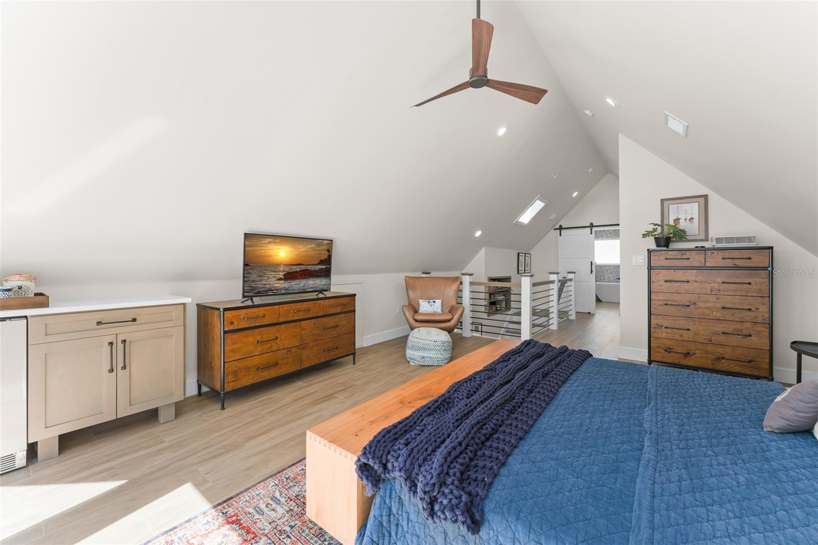 Image 34 of 42 For 10435 Lake Louisa Road