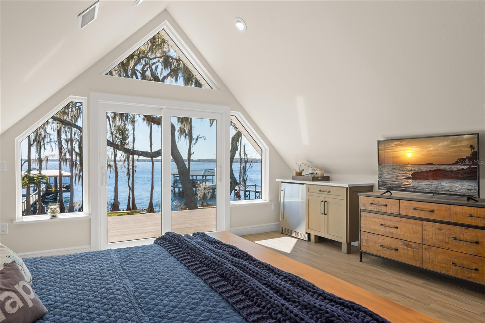 Image 36 of 42 For 10435 Lake Louisa Road