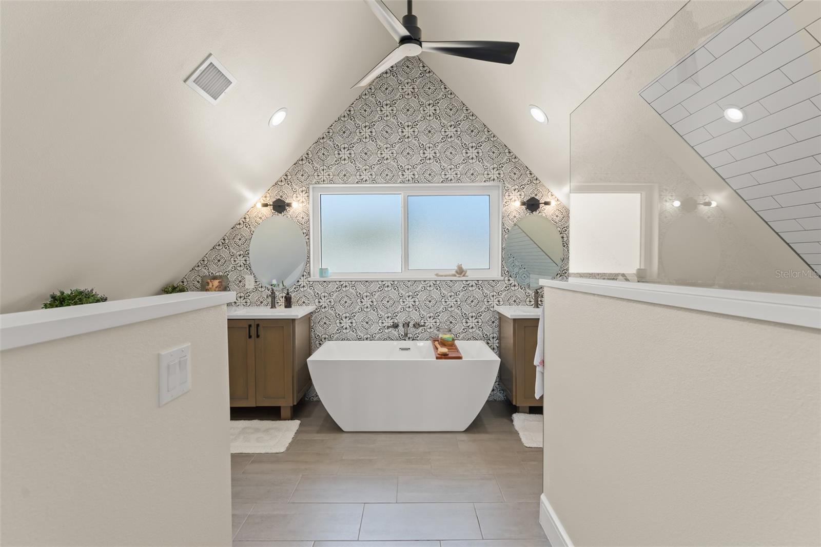 Image 38 of 42 For 10435 Lake Louisa Road