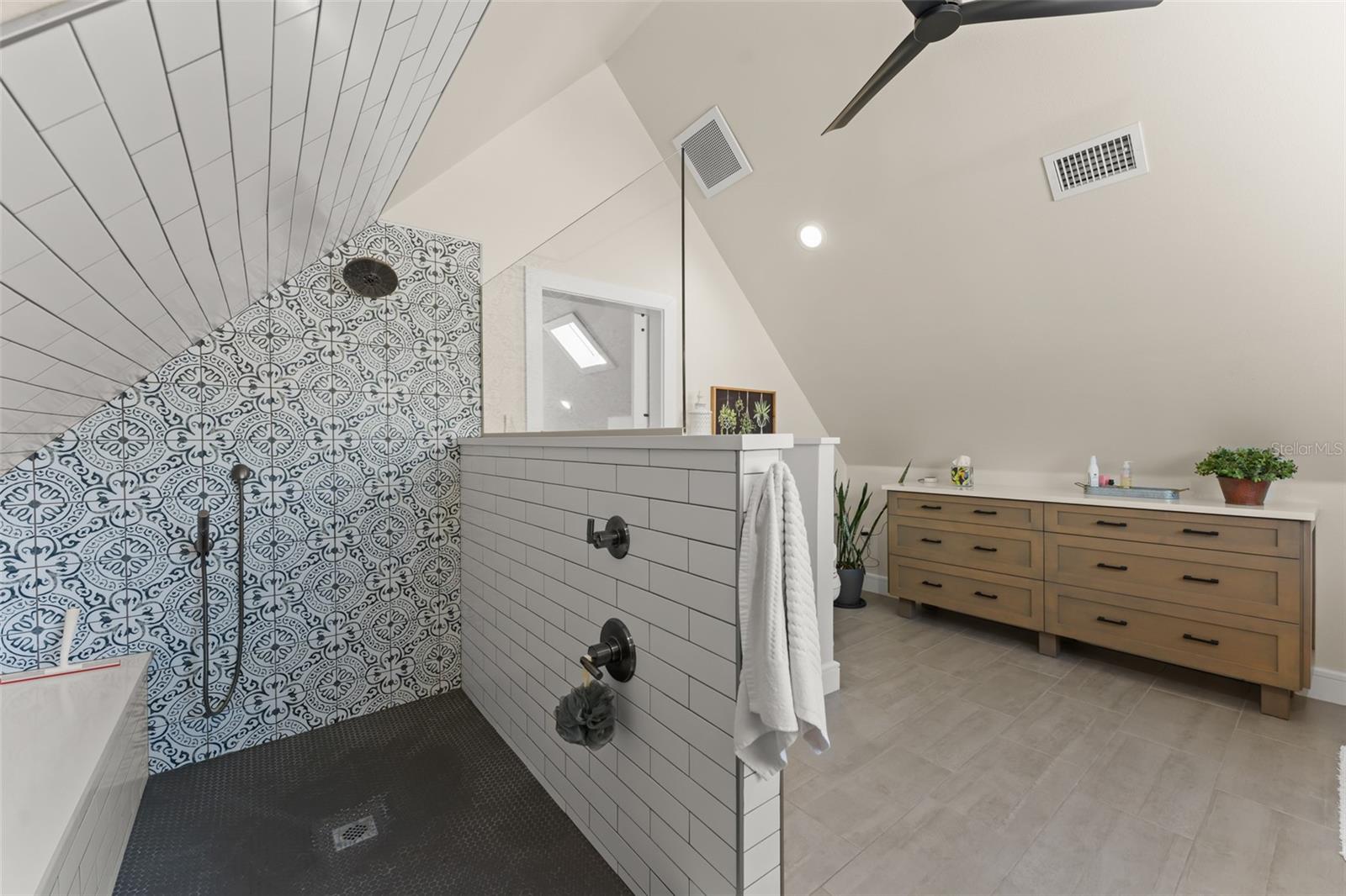 Image 39 of 42 For 10435 Lake Louisa Road