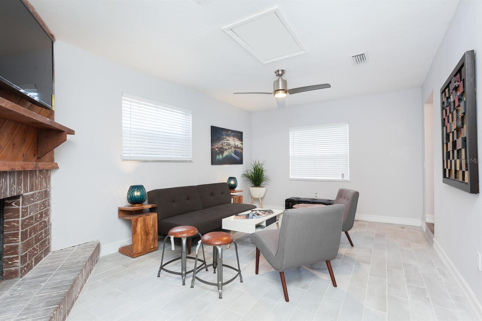 Image 8 of 25 For 631 Trailwood Drive