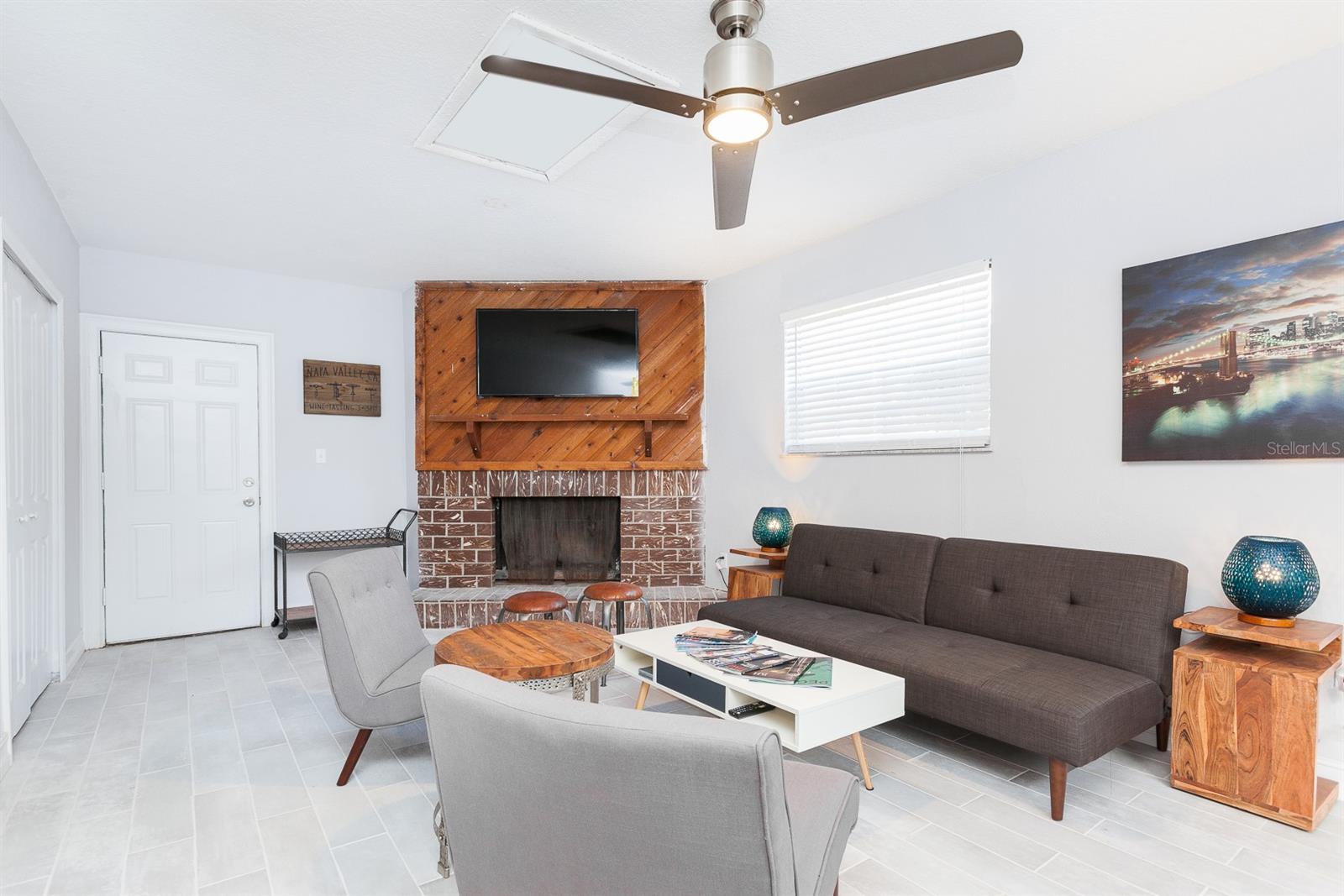 Image 9 of 25 For 631 Trailwood Drive