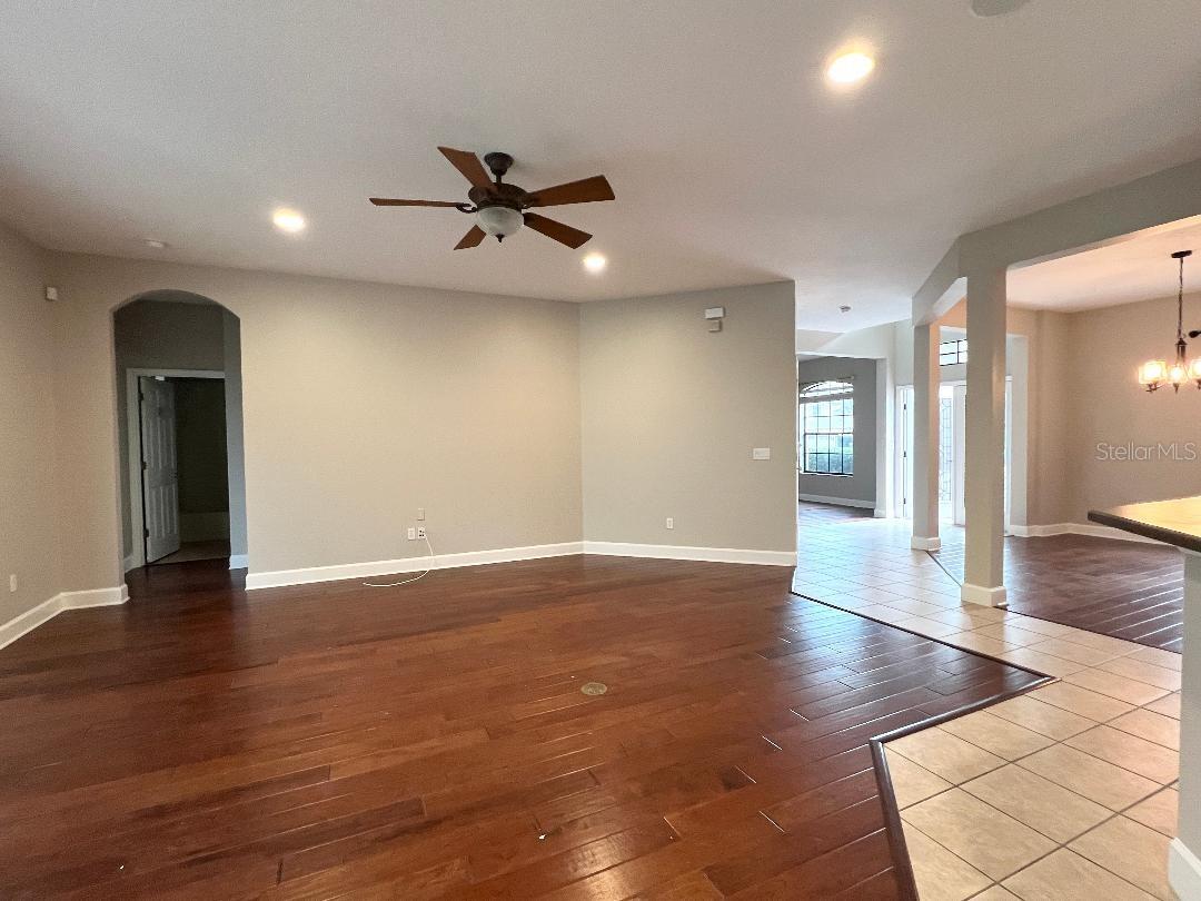 Image 17 of 33 For 845 Arbormoor Place