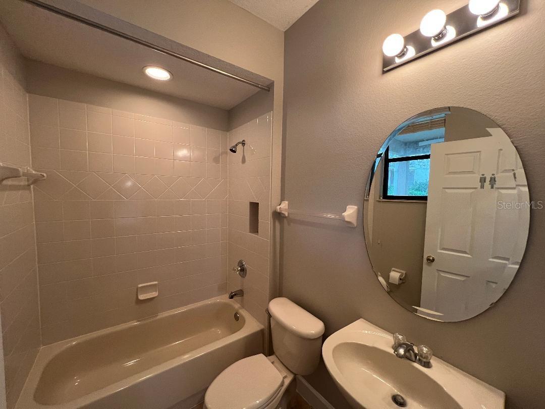 Image 20 of 33 For 845 Arbormoor Place