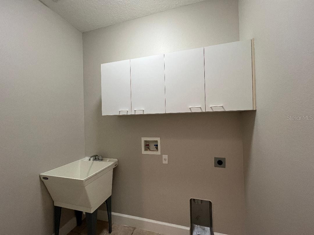 Image 21 of 33 For 845 Arbormoor Place