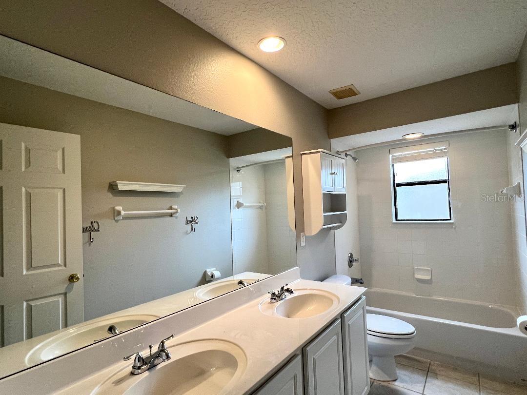 Image 26 of 33 For 845 Arbormoor Place