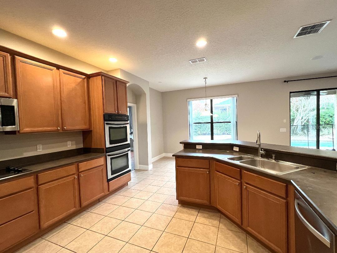 Image 9 of 33 For 845 Arbormoor Place