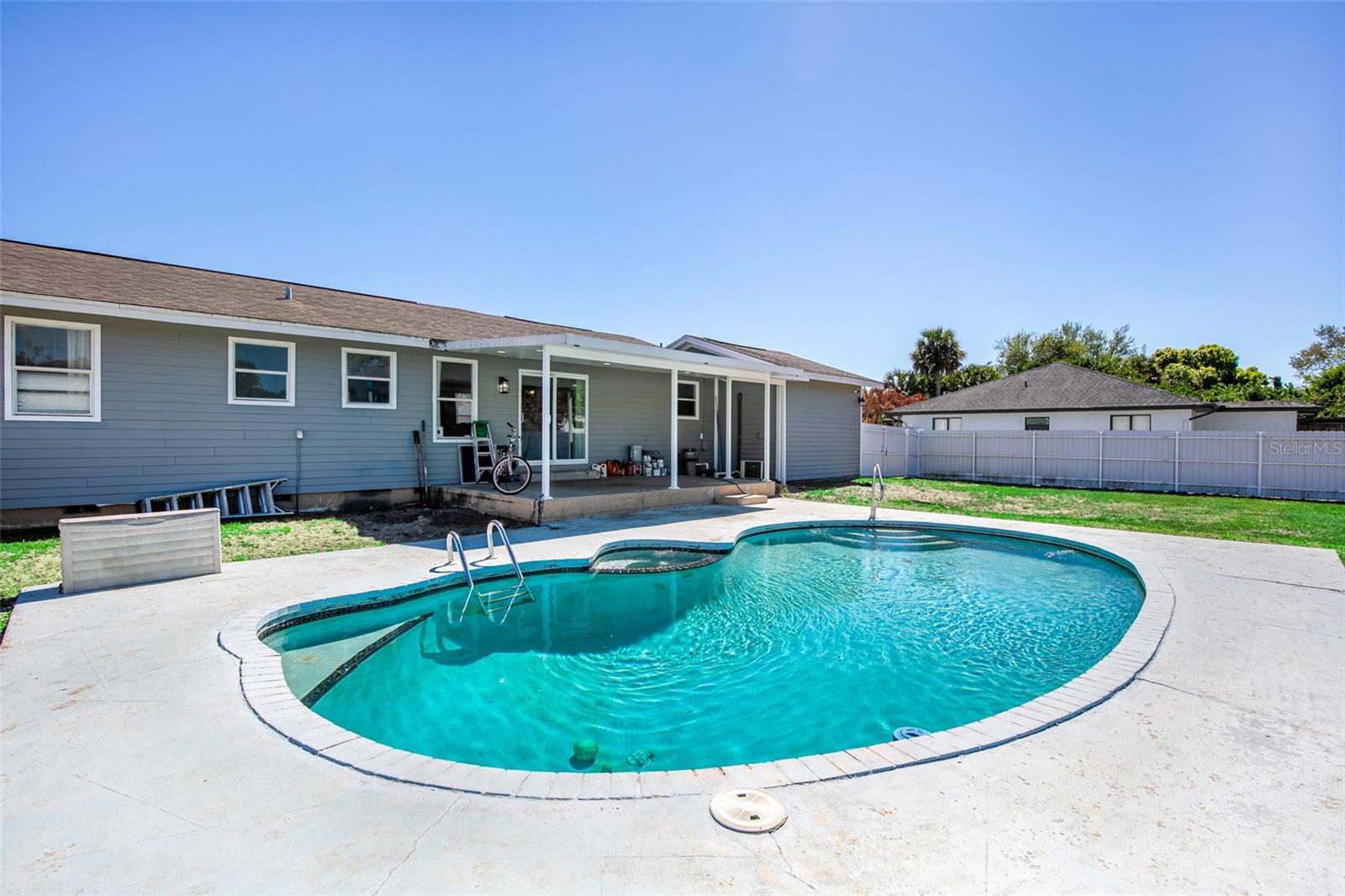 Image 15 of 47 For 323 Greenwood Avenue