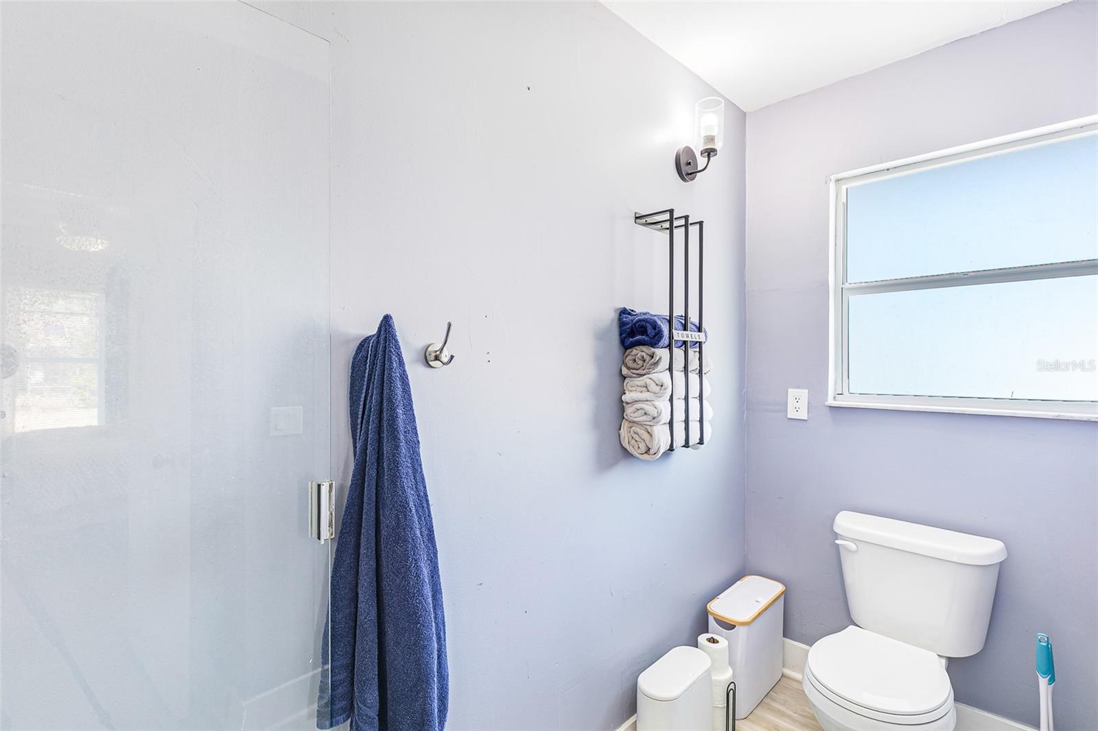 Image 27 of 47 For 323 Greenwood Avenue