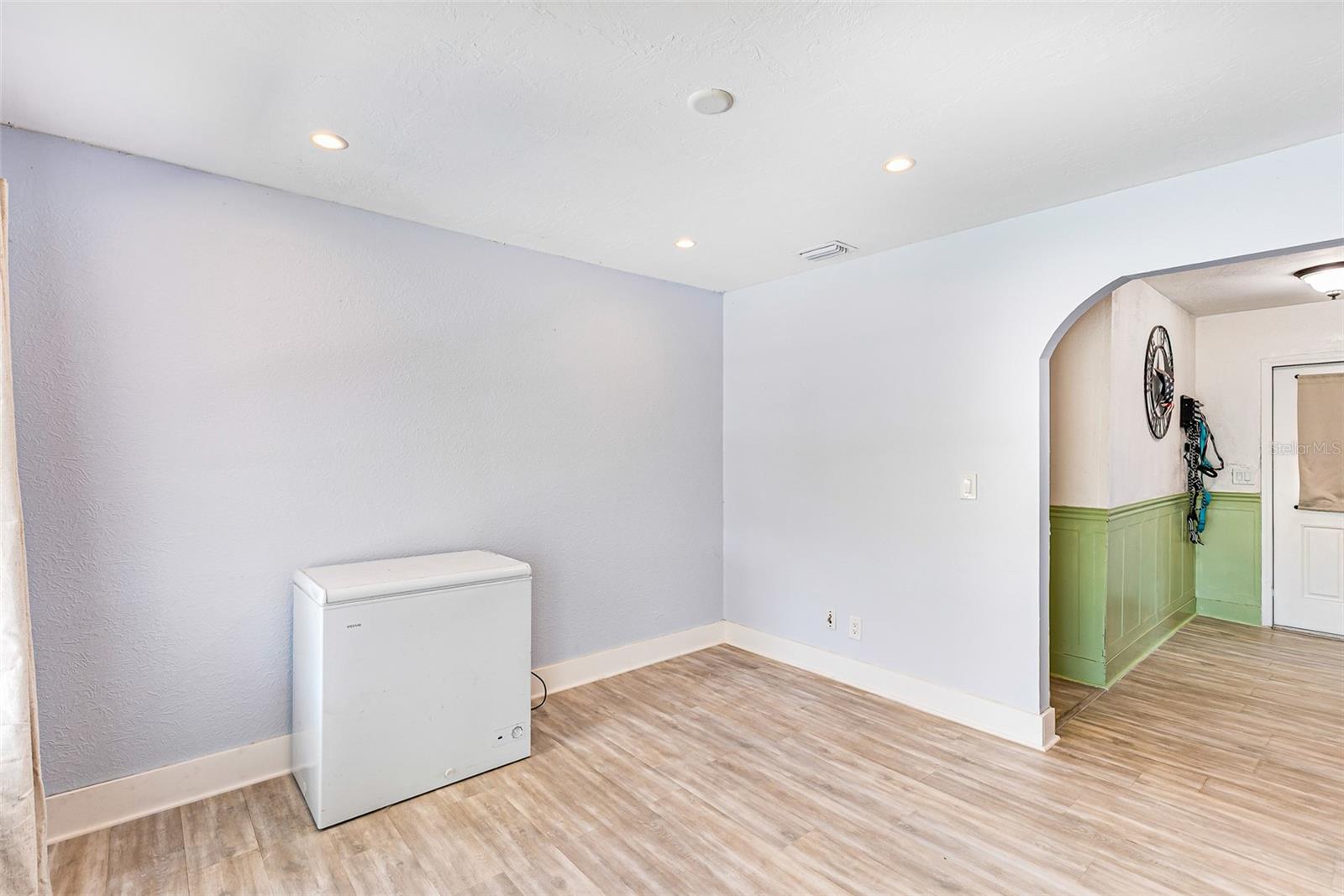 Image 42 of 47 For 323 Greenwood Avenue