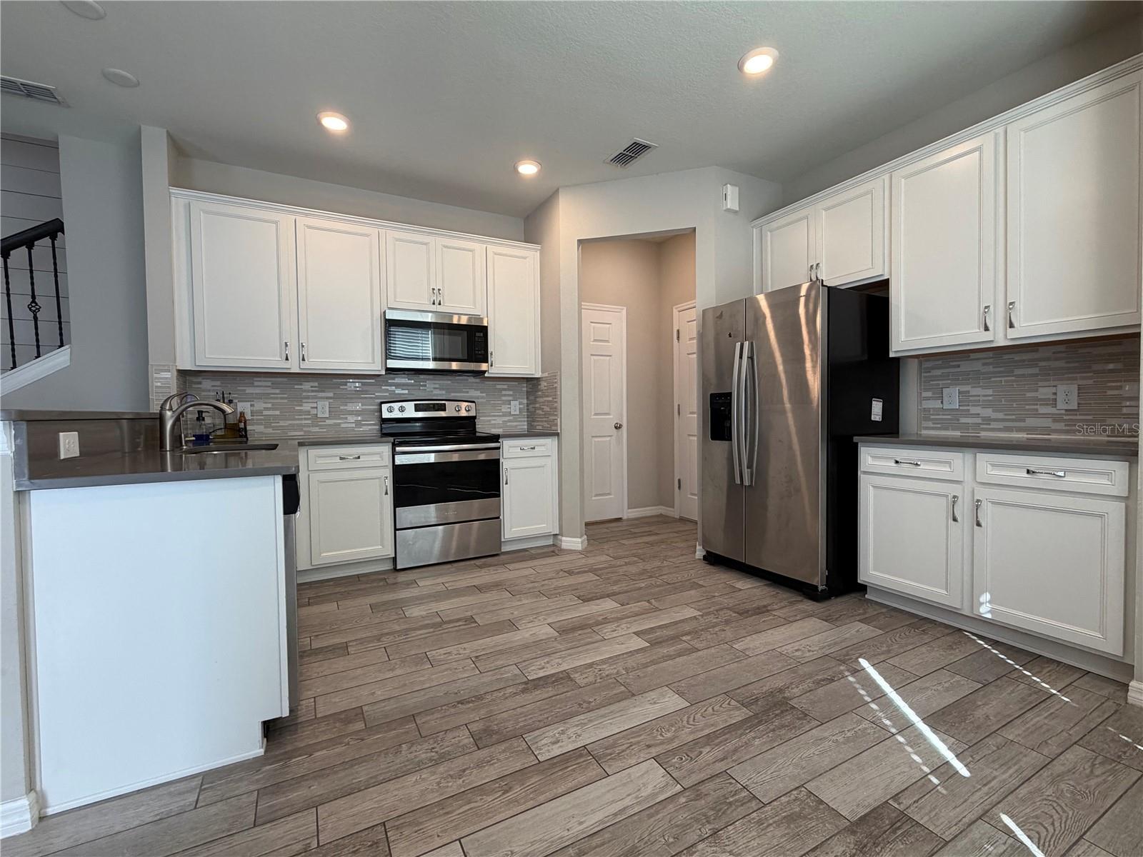 Image 6 of 17 For 3972 Plainview Drive