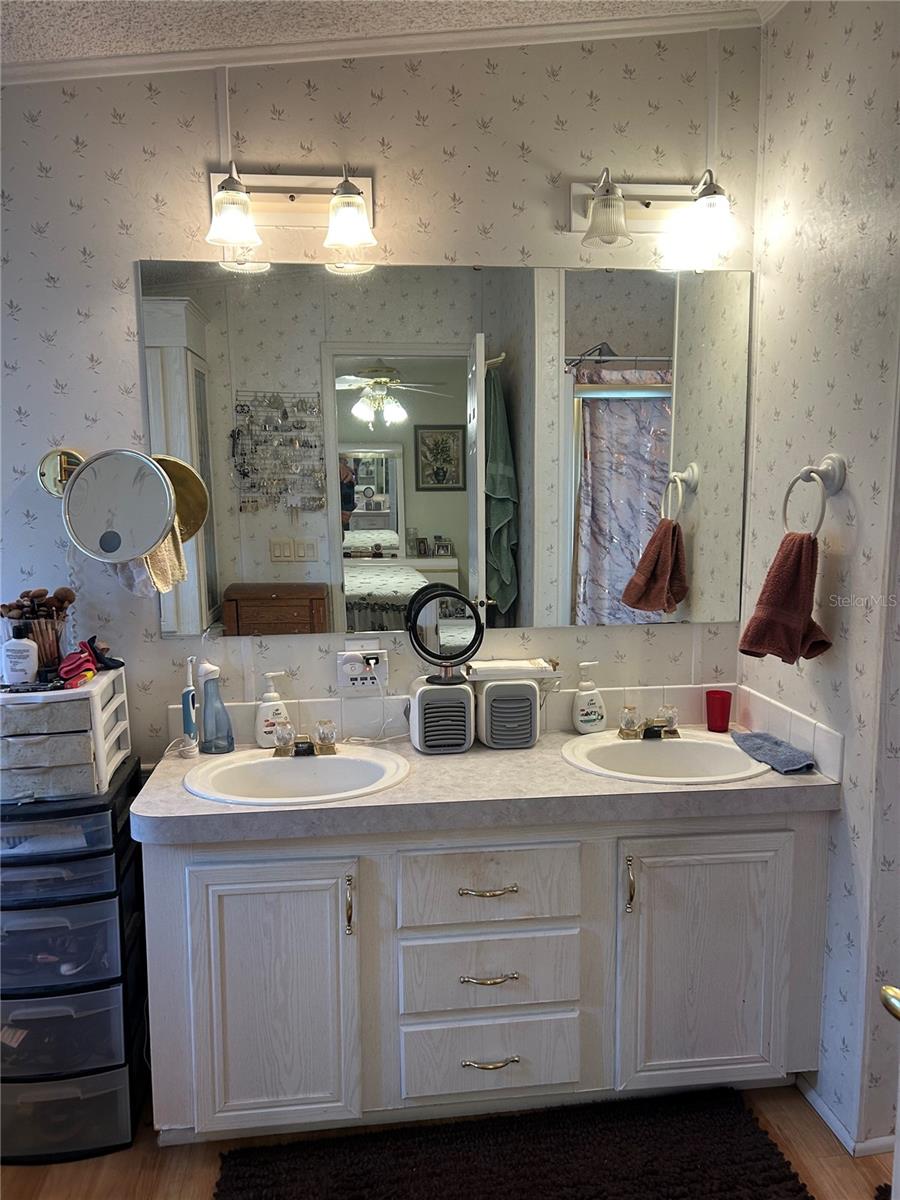 Image 11 of 20 For 263 Sue Avenue