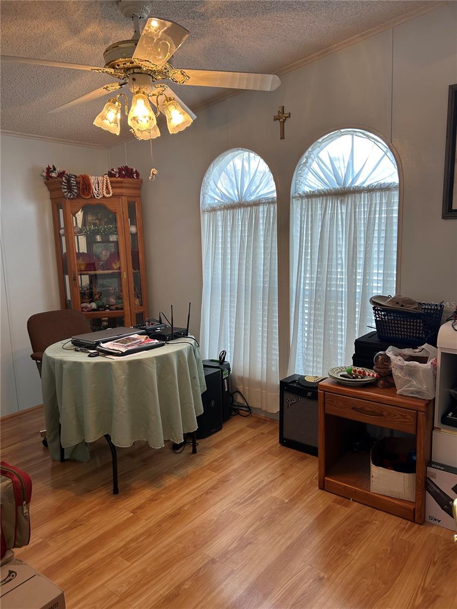 Image 17 of 20 For 263 Sue Avenue