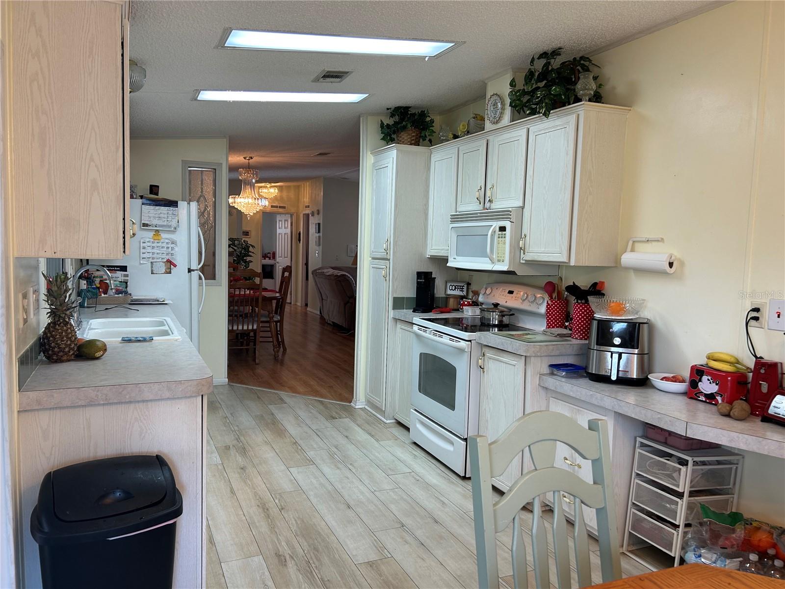 Image 3 of 20 For 263 Sue Avenue