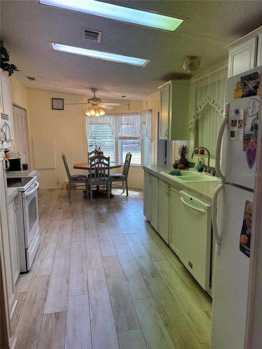 Image 5 of 20 For 263 Sue Avenue