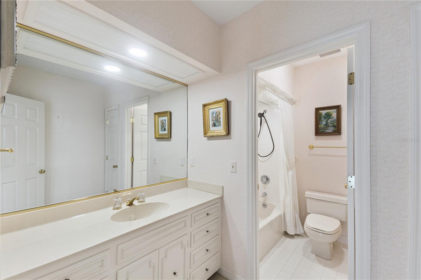 Image 19 of 44 For 6034 Jamestown Park 109