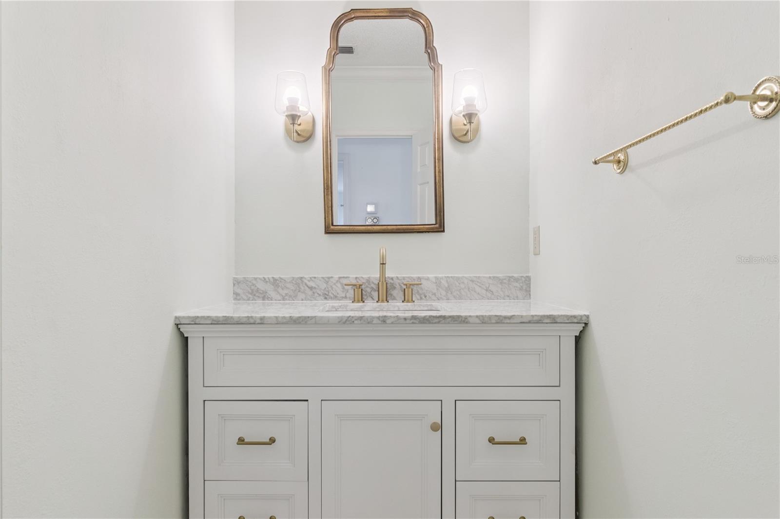 Image 21 of 44 For 6034 Jamestown Park 109