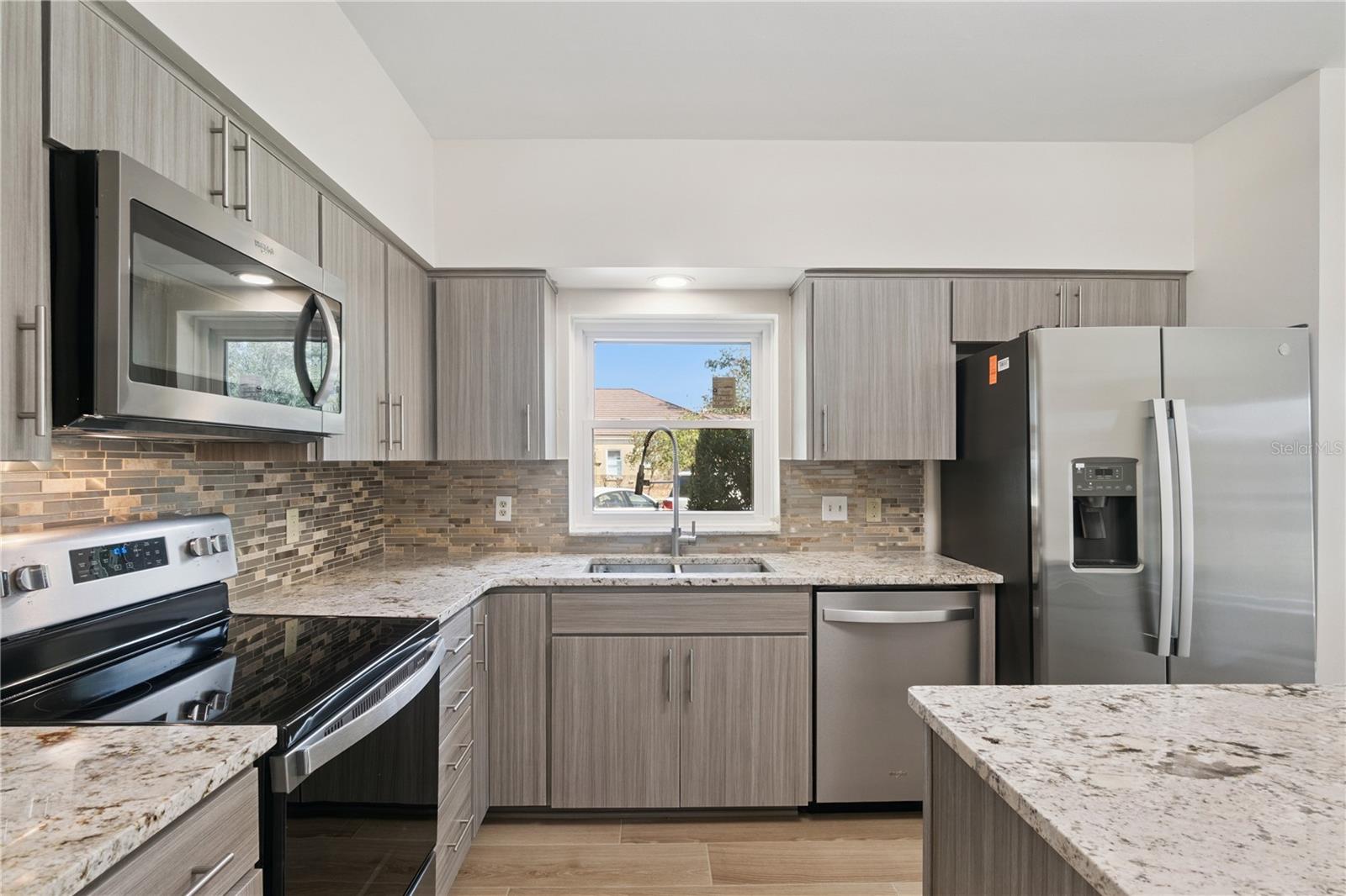 Image 5 of 44 For 6034 Jamestown Park 109