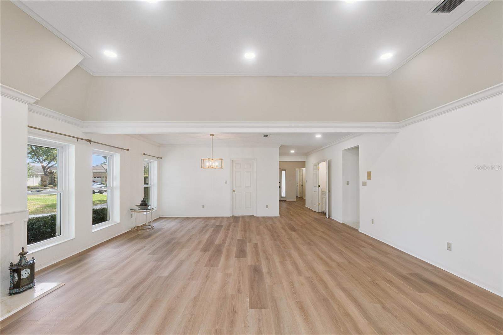 Image 7 of 44 For 6034 Jamestown Park 109