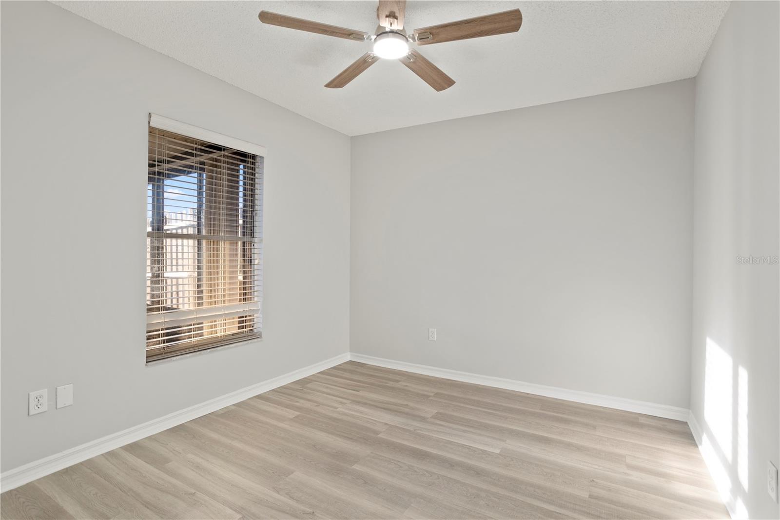 Image 21 of 36 For 5852 Shale Court