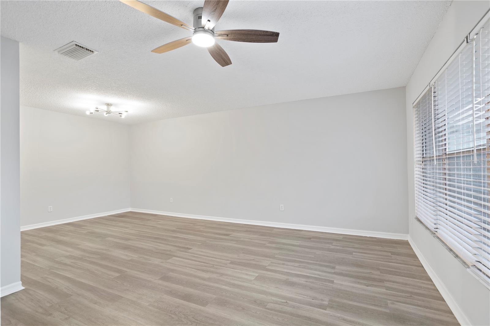 Image 4 of 36 For 5852 Shale Court