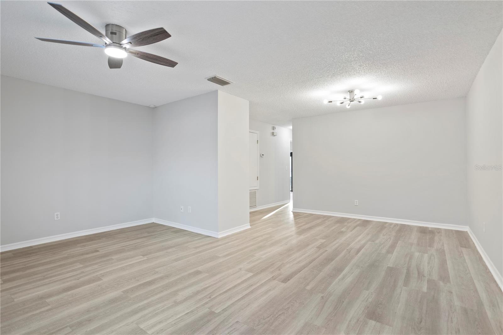 Image 5 of 36 For 5852 Shale Court