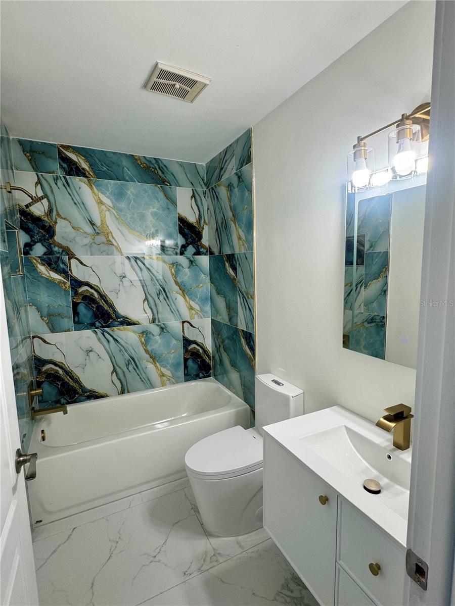 Image 15 of 33 For 7690 Tahiti Lane 202