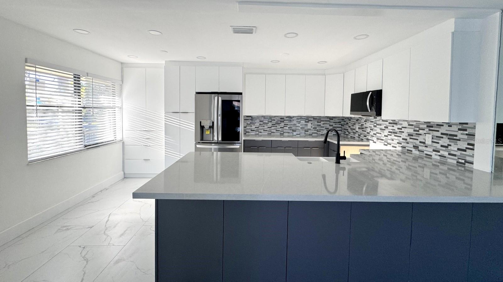 Image 4 of 33 For 7690 Tahiti Lane 202