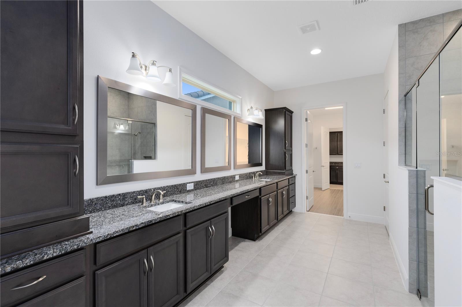 Listing photo id 12 for 13014 Bromborough Drive