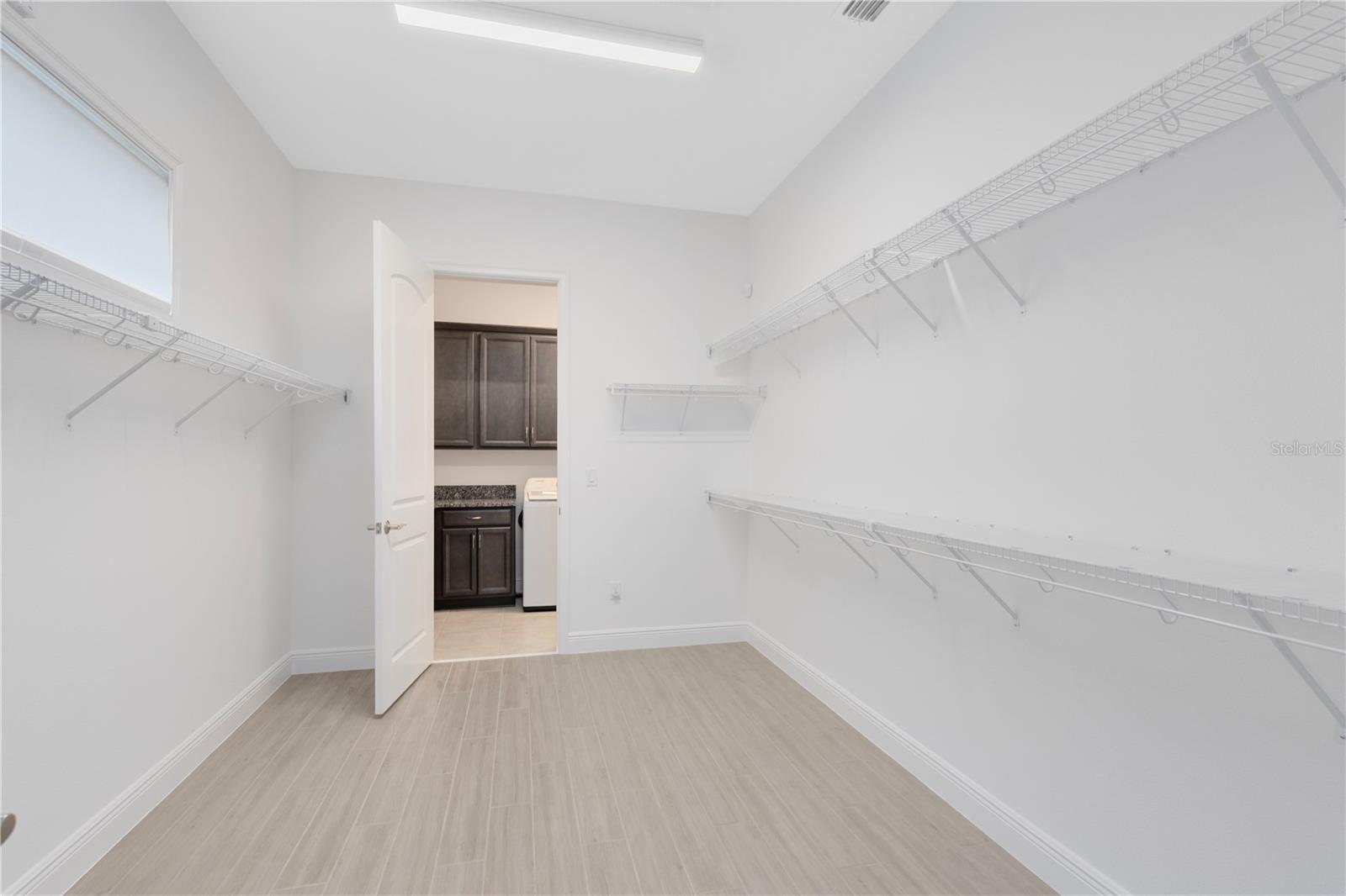 Listing photo id 13 for 13014 Bromborough Drive