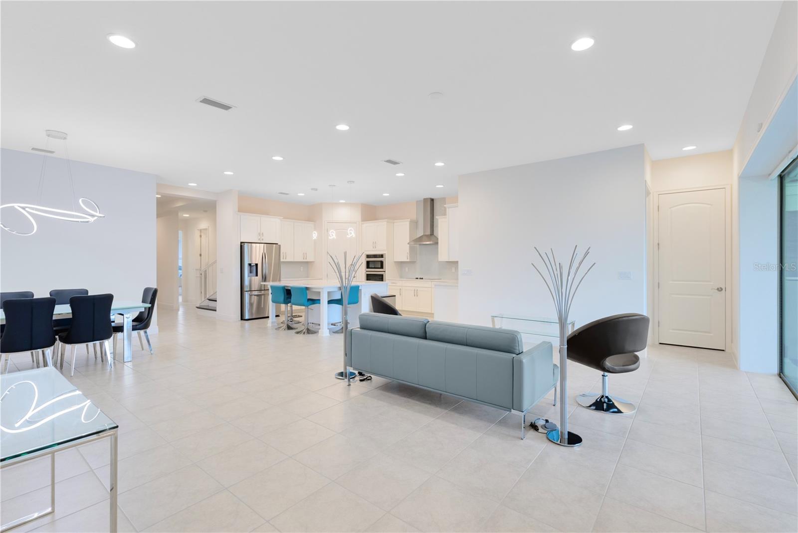 Listing photo id 4 for 13014 Bromborough Drive