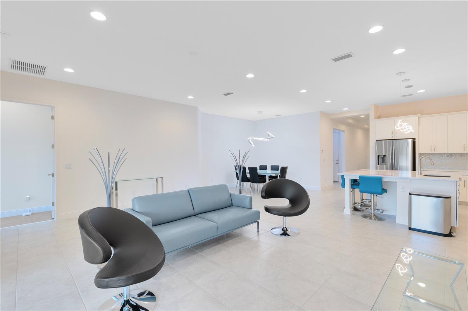 Listing photo id 5 for 13014 Bromborough Drive