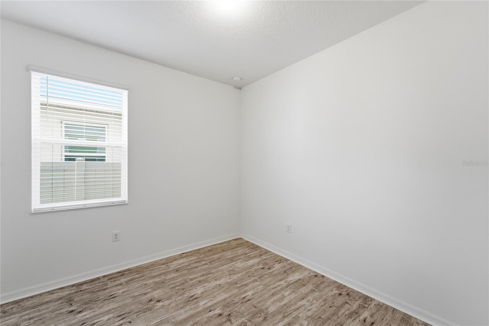 Image 4 of 35 For 2739 Meadow Stream Way