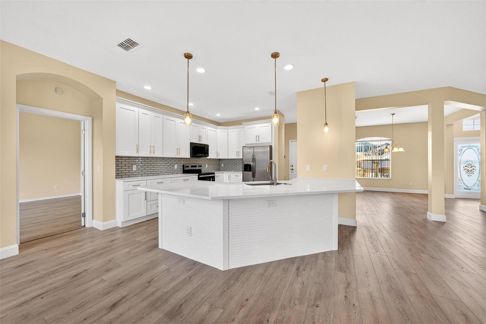 Image 23 of 84 For 18172 Thornhill Grand Circle