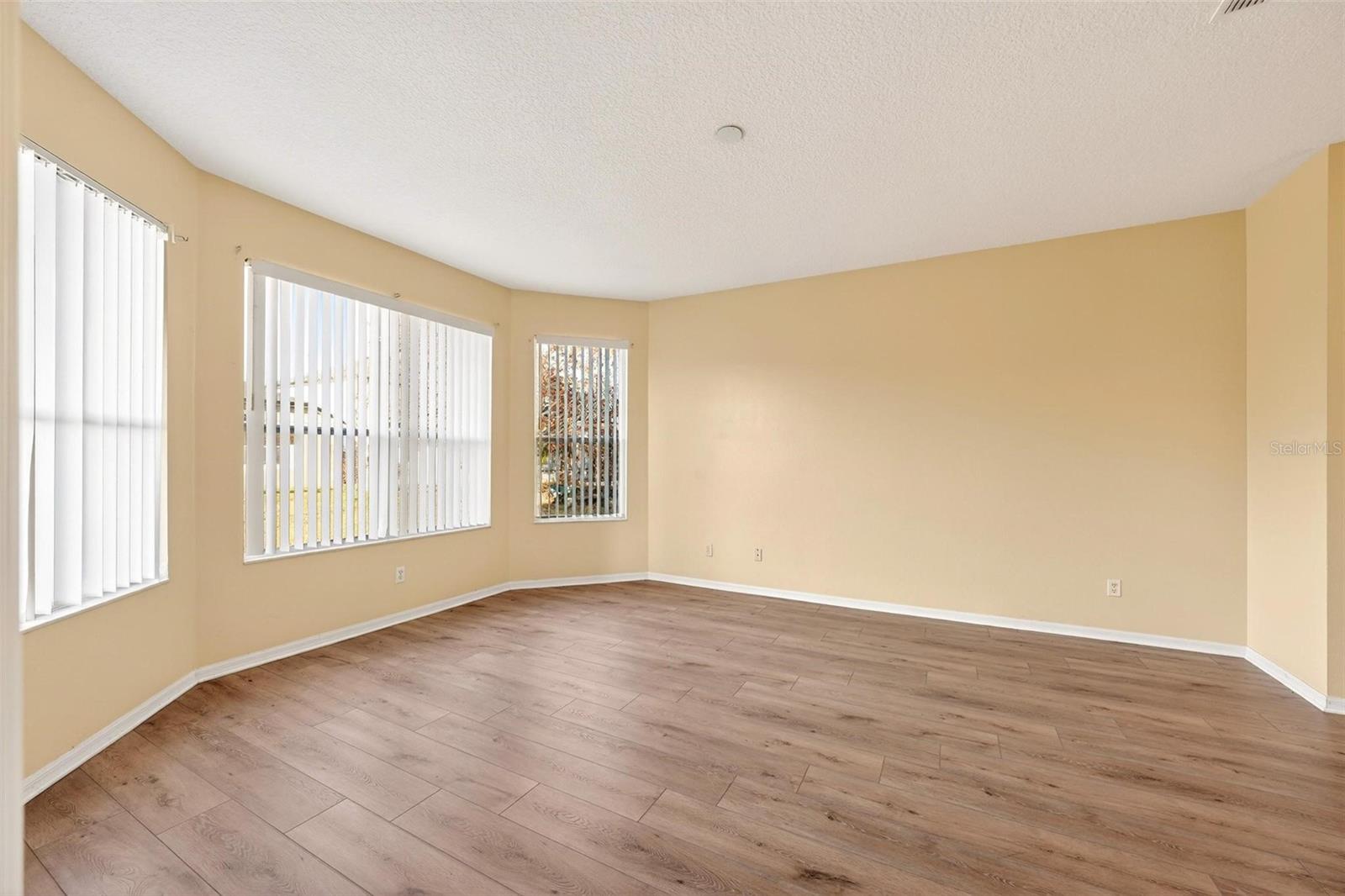 Image 32 of 84 For 18172 Thornhill Grand Circle