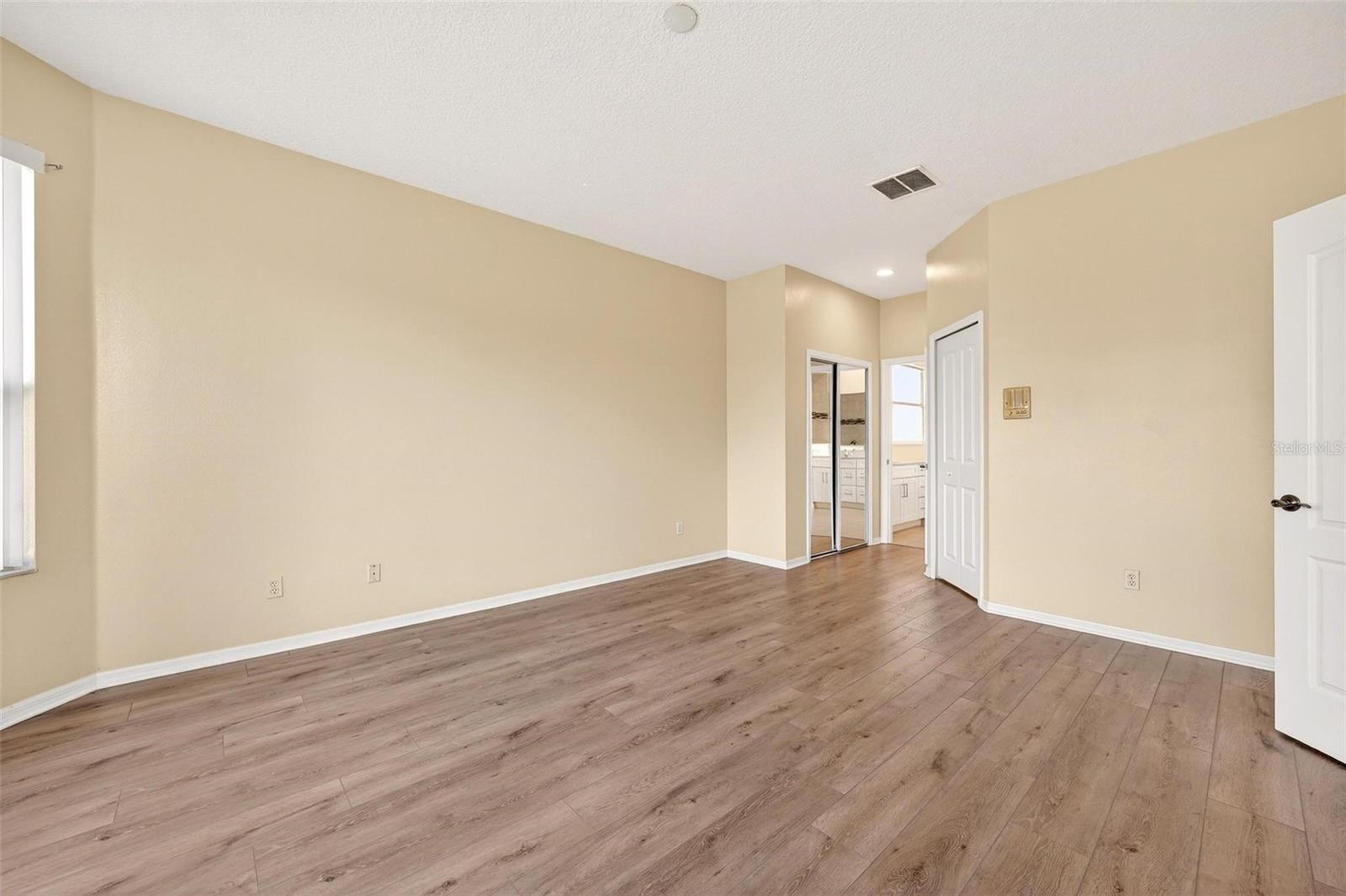 Image 33 of 84 For 18172 Thornhill Grand Circle