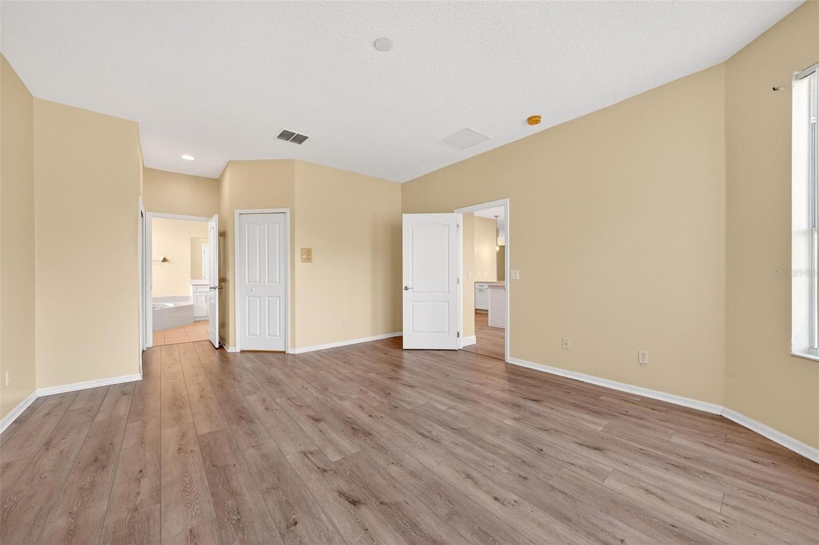 Image 34 of 84 For 18172 Thornhill Grand Circle