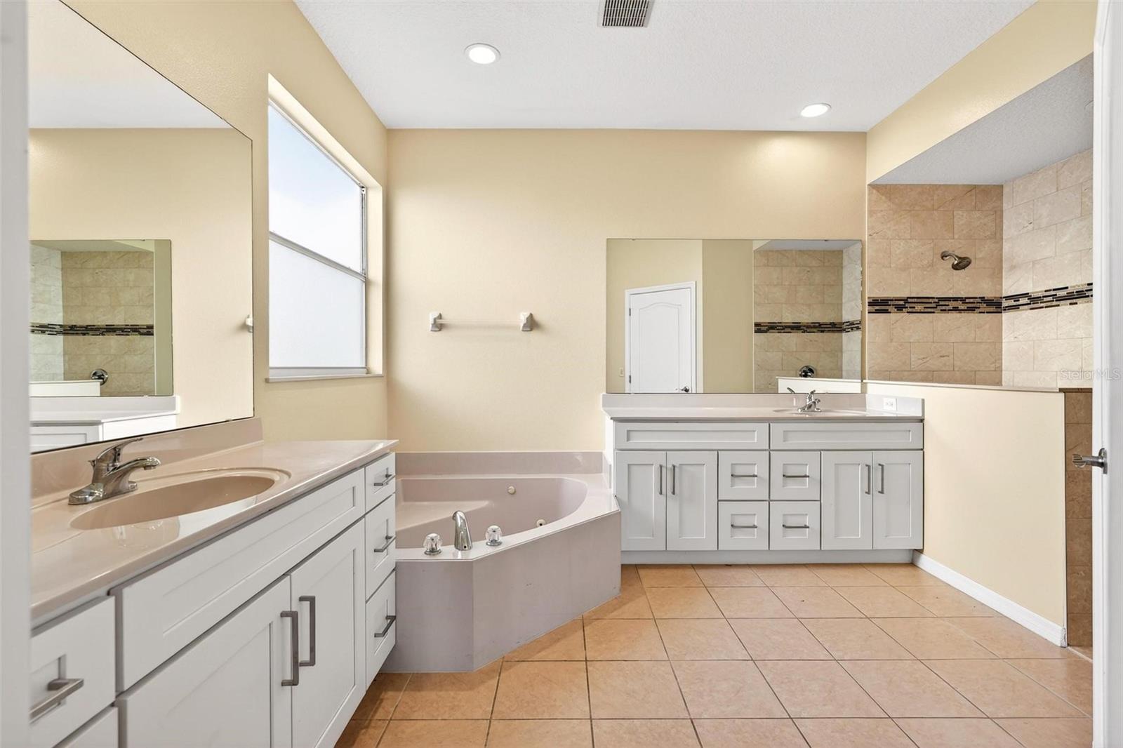 Image 39 of 84 For 18172 Thornhill Grand Circle