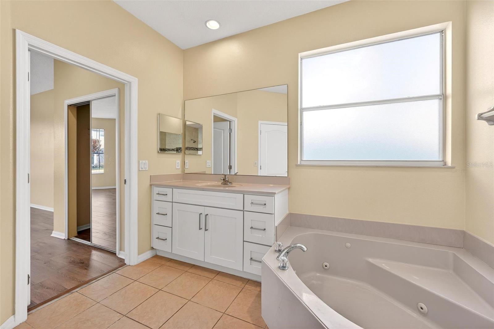 Image 43 of 84 For 18172 Thornhill Grand Circle