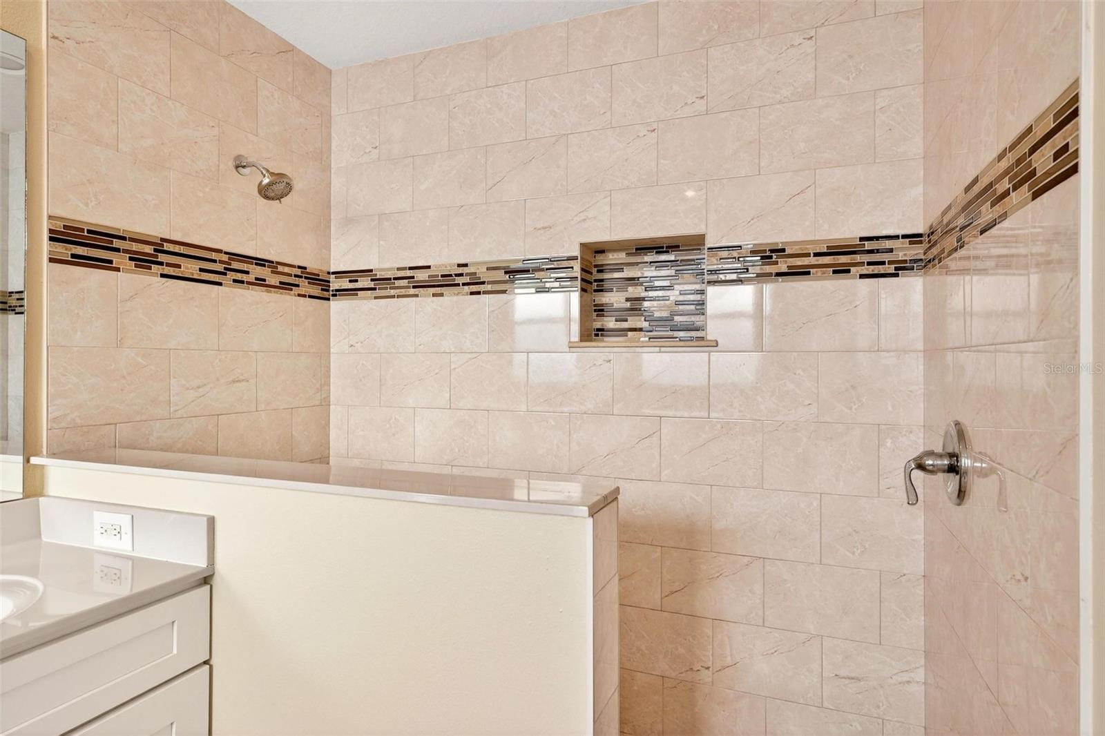 Image 44 of 84 For 18172 Thornhill Grand Circle