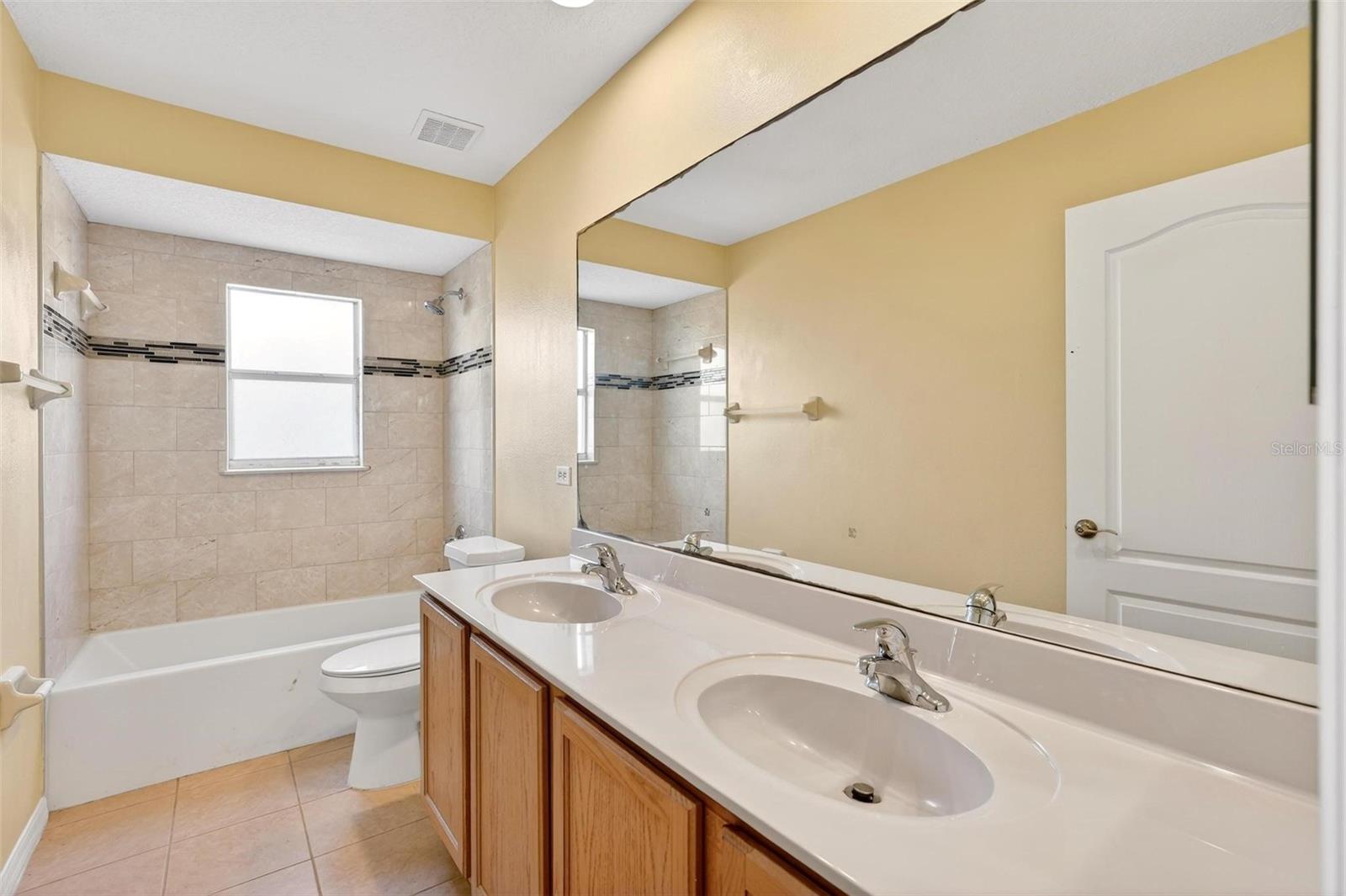 Image 59 of 84 For 18172 Thornhill Grand Circle