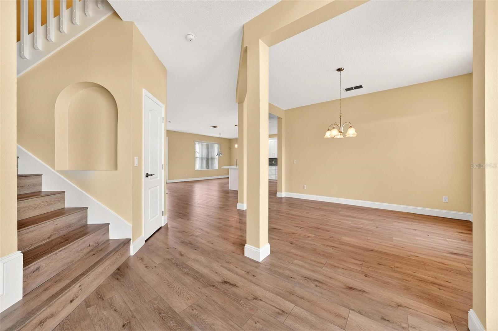 Image 7 of 84 For 18172 Thornhill Grand Circle