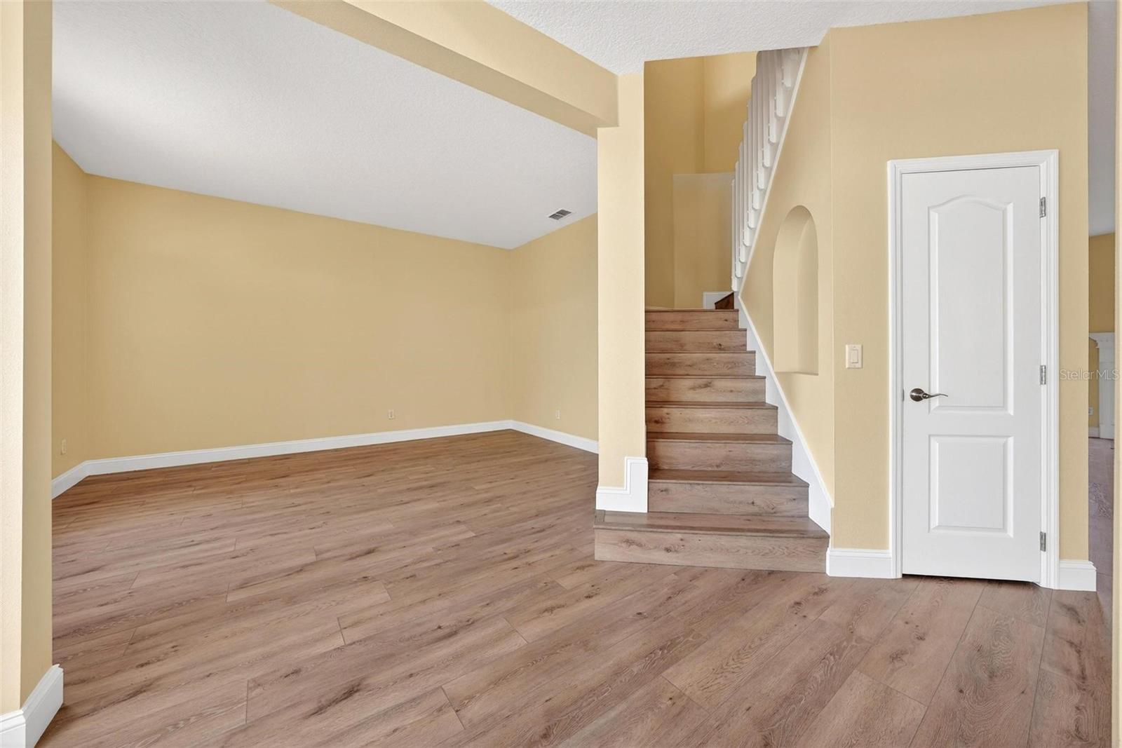 Image 8 of 84 For 18172 Thornhill Grand Circle