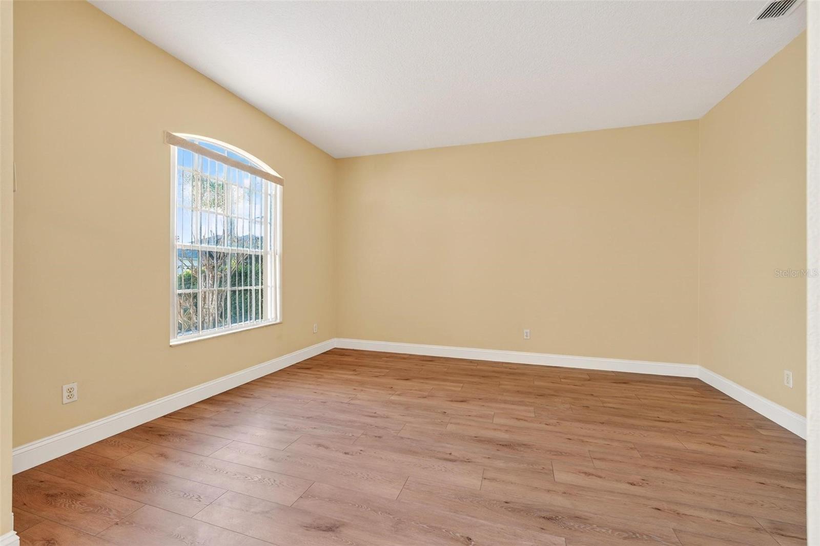 Image 9 of 84 For 18172 Thornhill Grand Circle