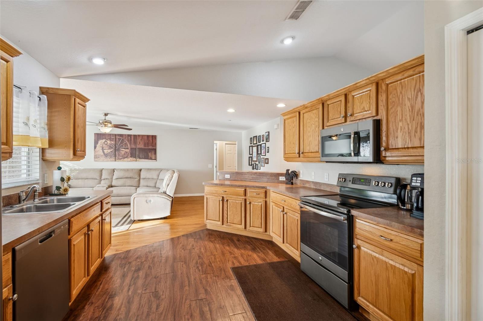 Image 16 of 38 For 18030 Bayamon Avenue