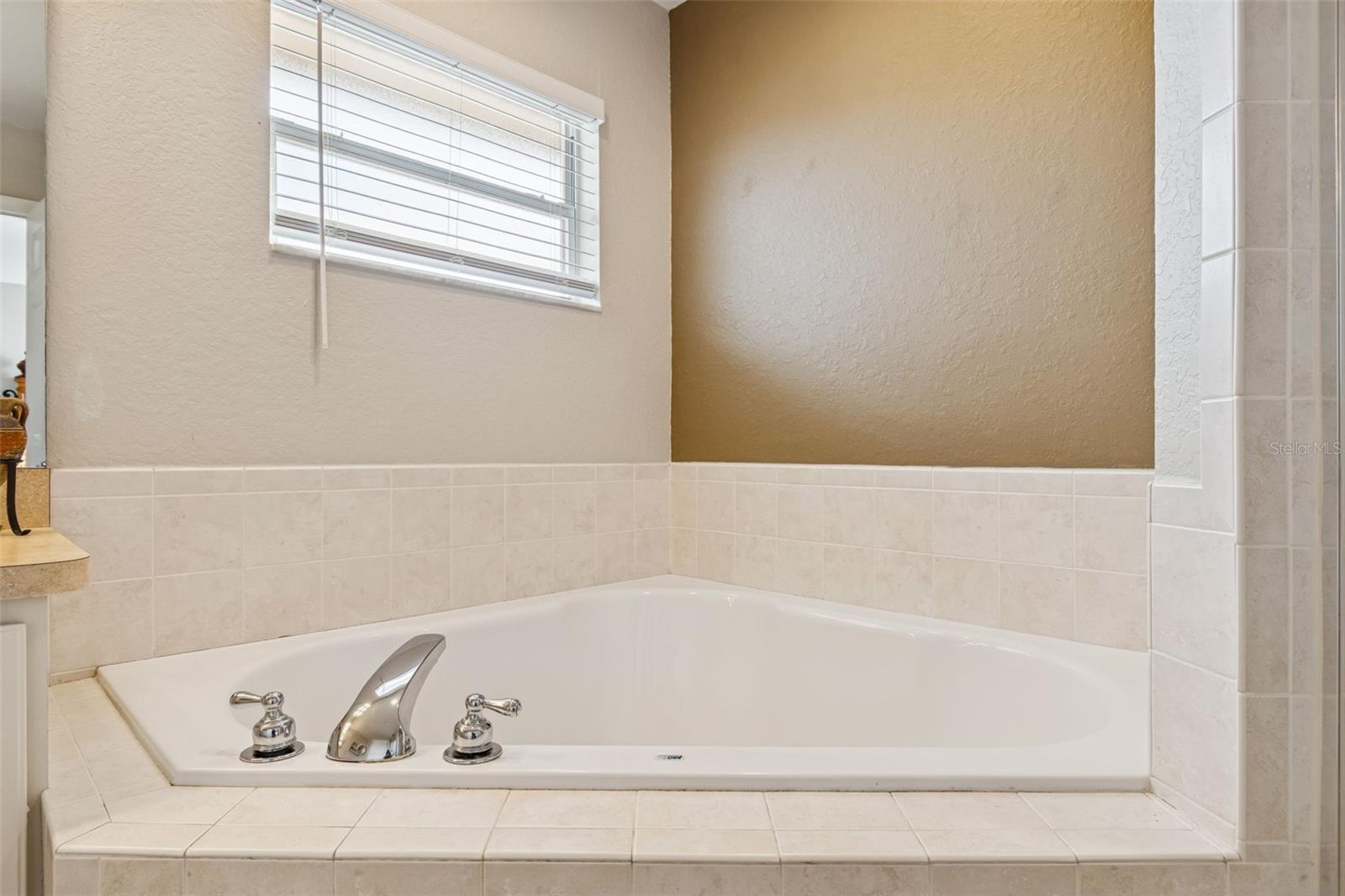 Image 33 of 38 For 18030 Bayamon Avenue