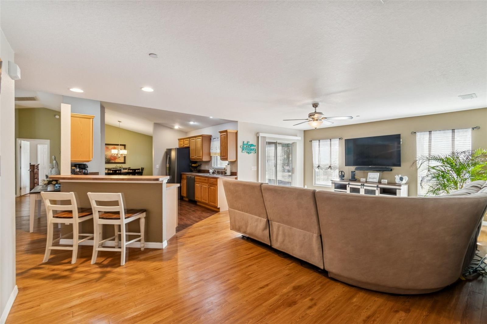 Image 7 of 38 For 18030 Bayamon Avenue