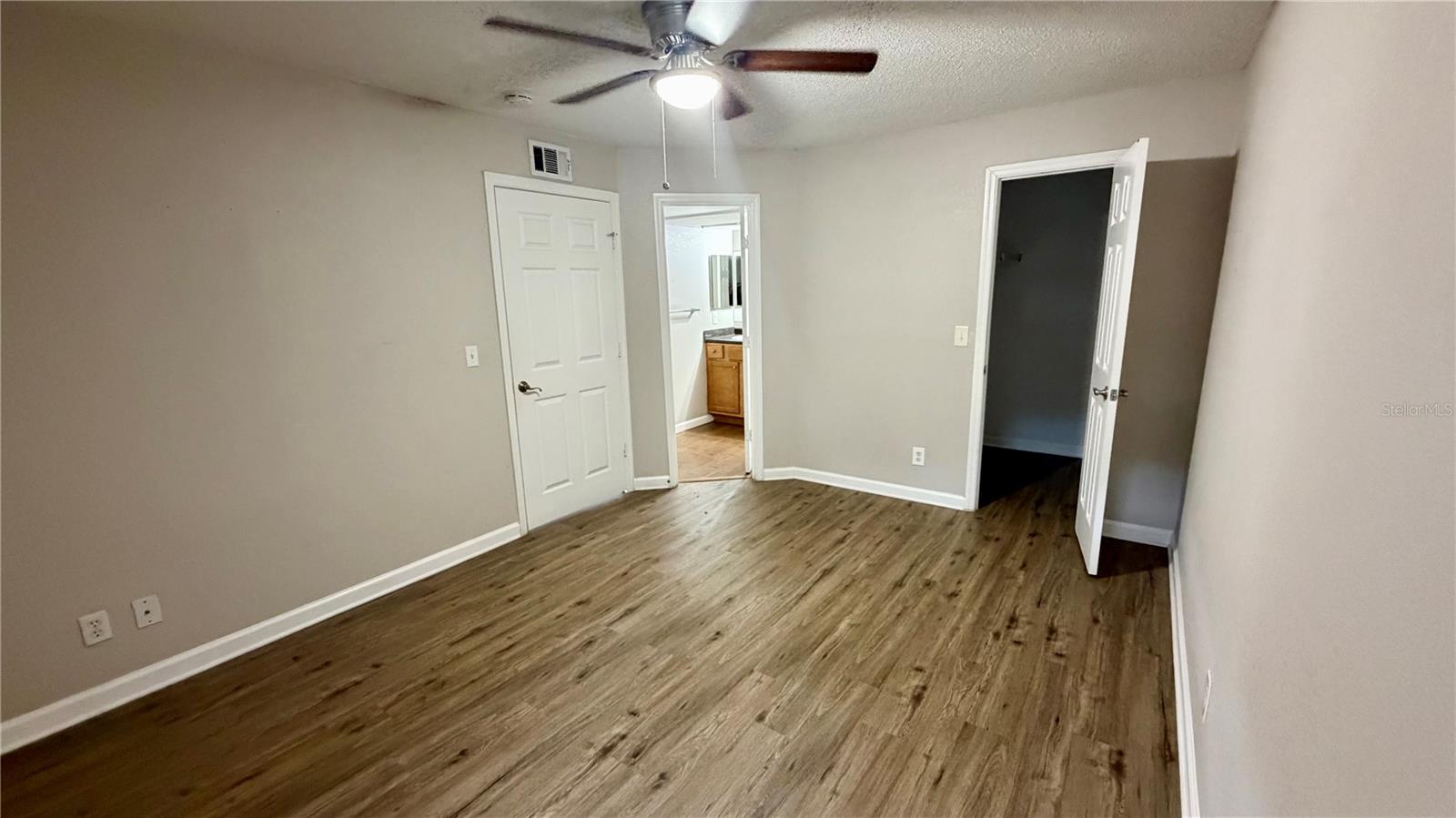 Image 13 of 42 For 420 Forestway Circle 201